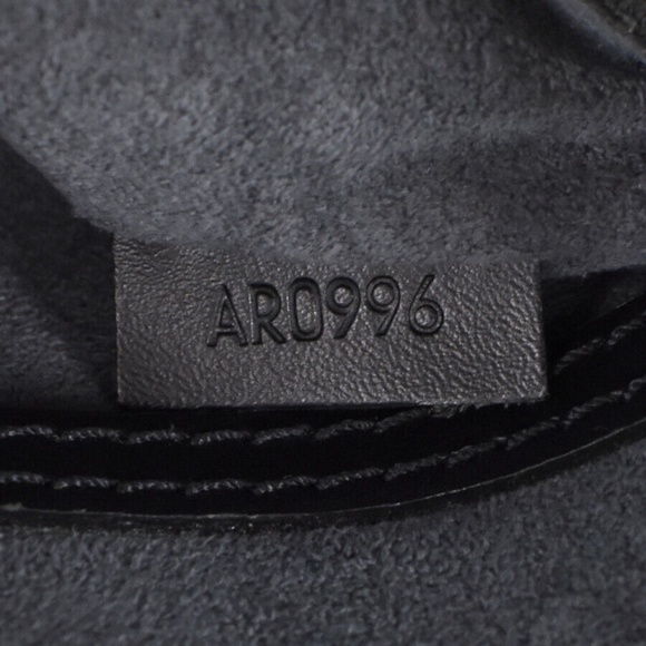 Louis Vuitton Alma Epi Noir PM - Picture 9 of 12